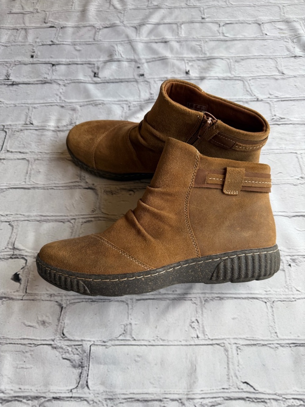 Caroline Derby Booties By Clarks Womens Comfort Work Utility Brown 8.5 Casual
